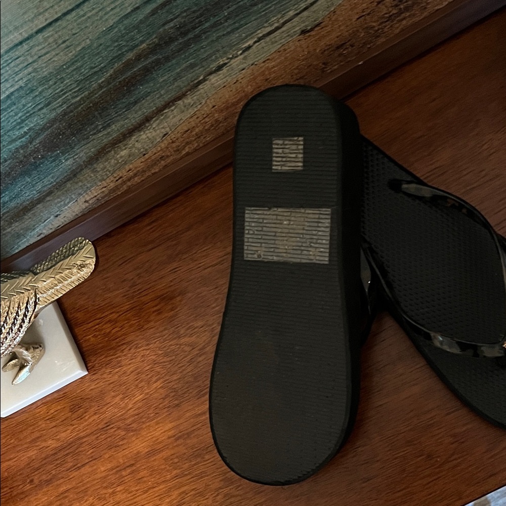 DKNY Black and Gold Flip Flops - Picture 3 of 4